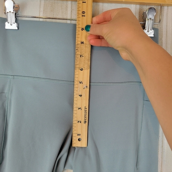 Athleta Salutation Stash Pocket 2 7/8‎ Tights Leggings Seafoam Green Size Small - Picture 10 of 13